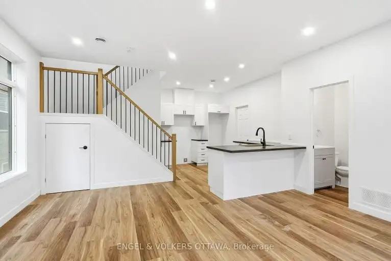 326 Frontenac St #C - Photo 3 of 17