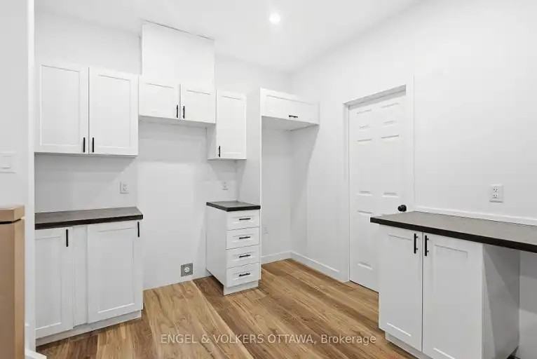 326 Frontenac St #C - Photo 5 of 17
