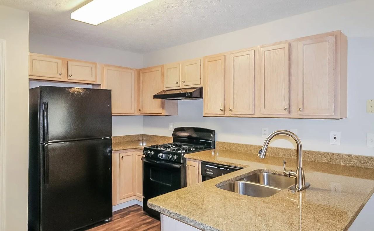 406 Autumn Lake Ct #NA - Photo 4 of 14