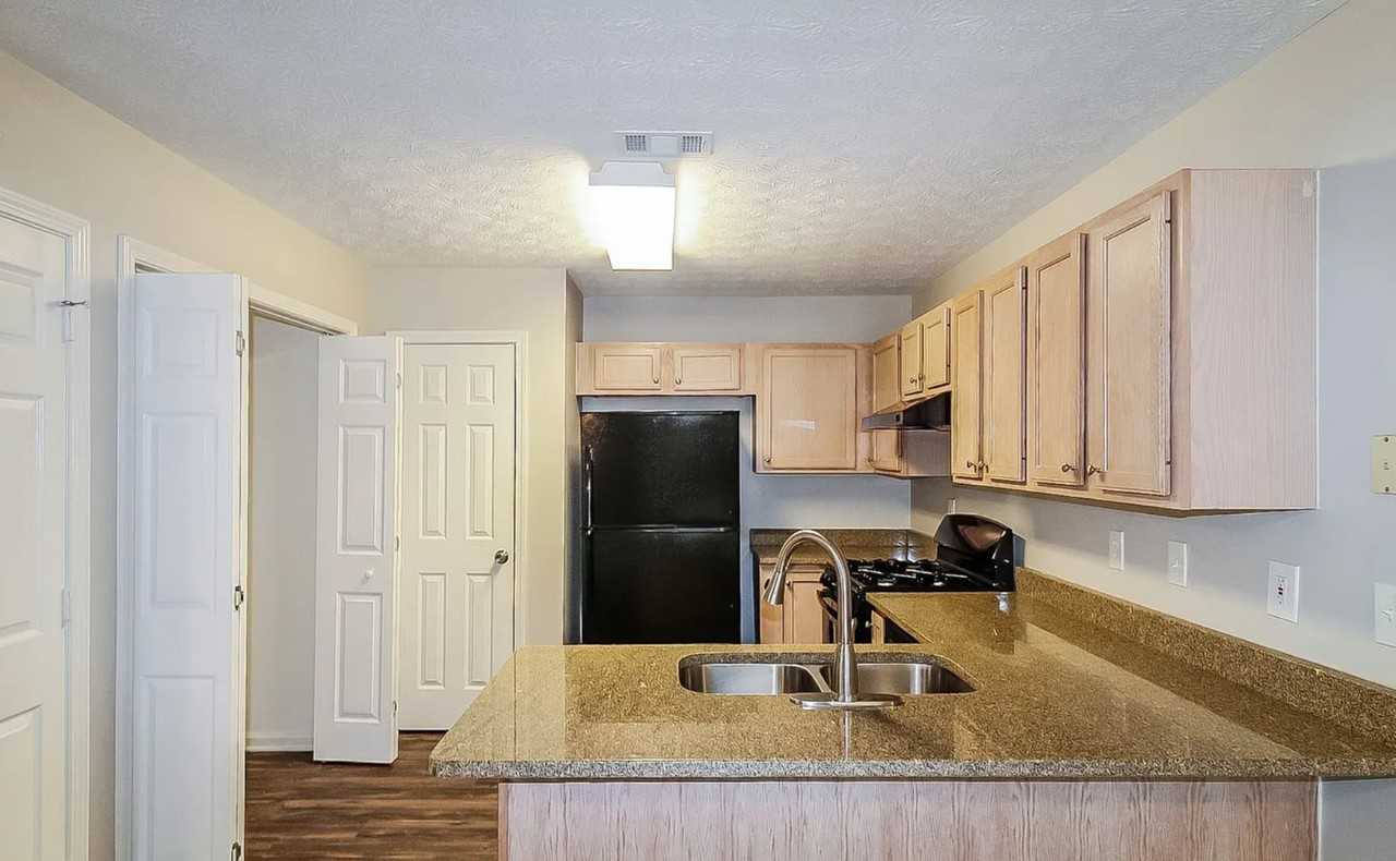 406 Autumn Lake Ct #NA - Photo 5 of 14