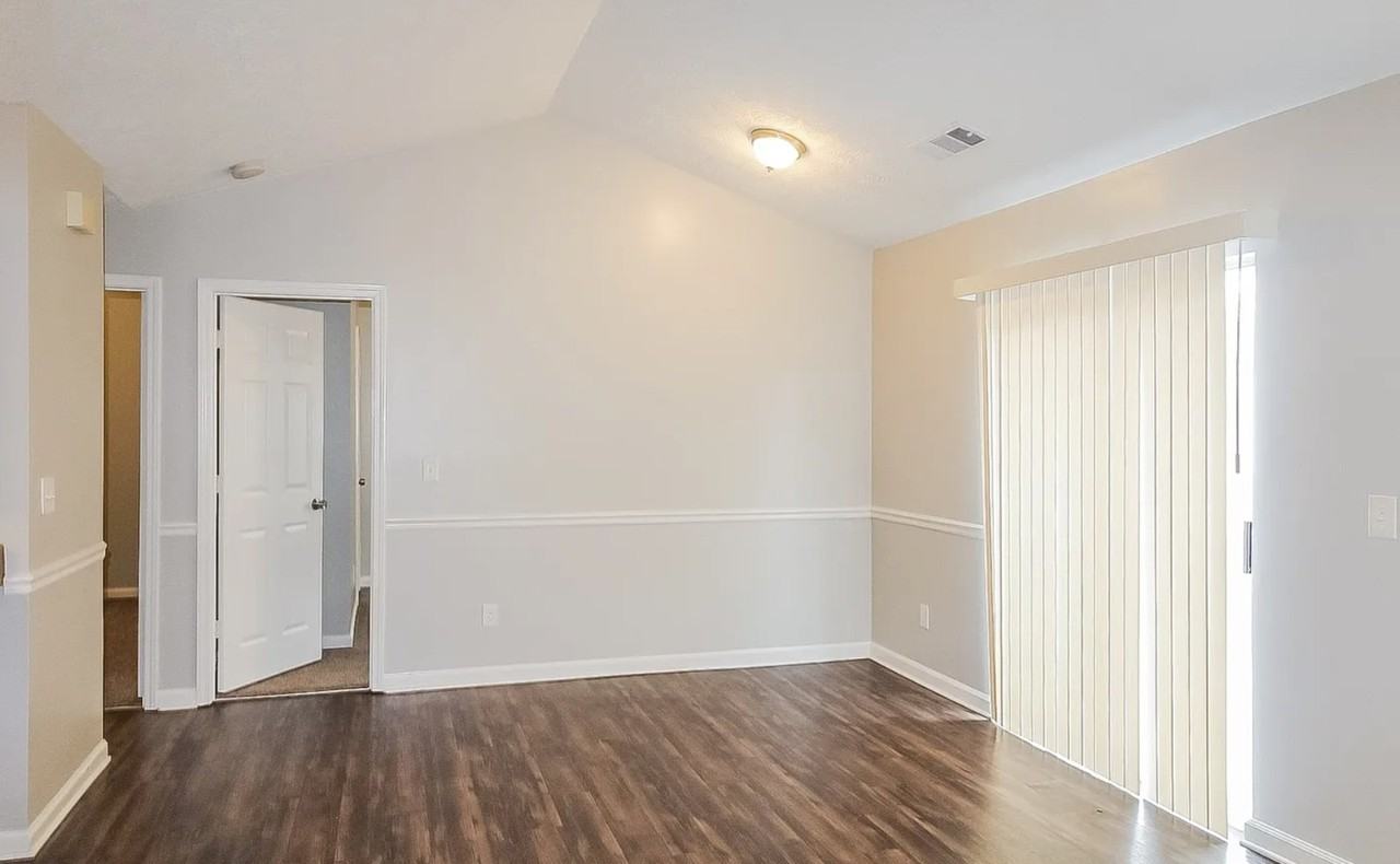 406 Autumn Lake Ct #NA - Photo 6 of 14