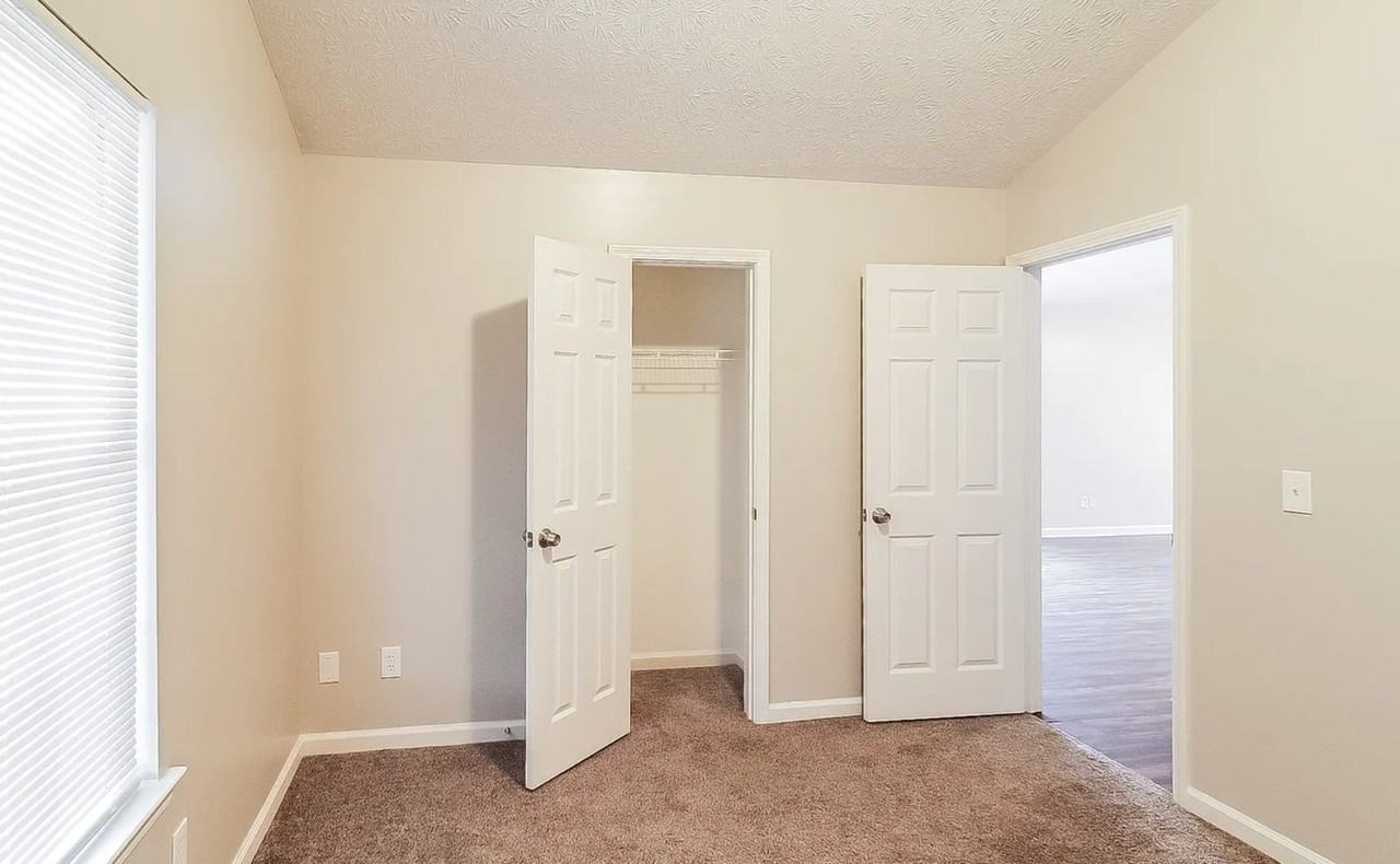 406 Autumn Lake Ct #NA - Photo 7 of 14