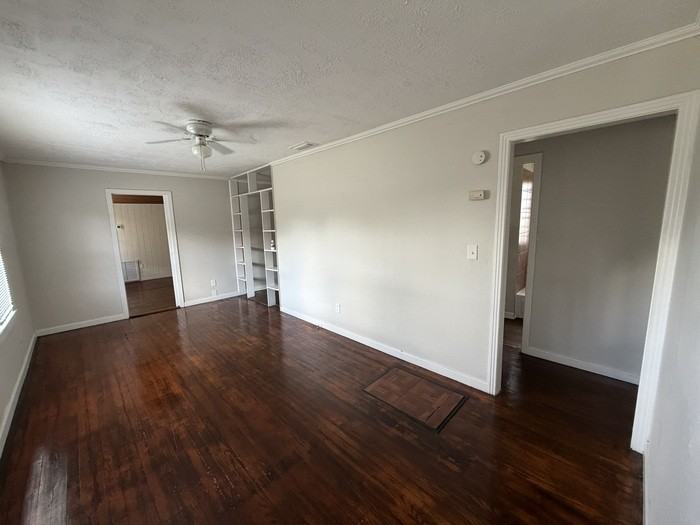 2703 Pembrook Dr - Photo 3 of 20