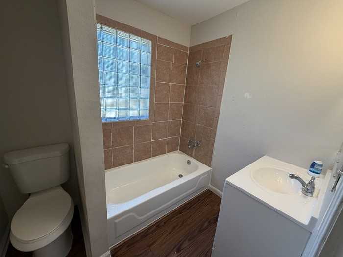 2703 Pembrook Dr - Photo 4 of 20