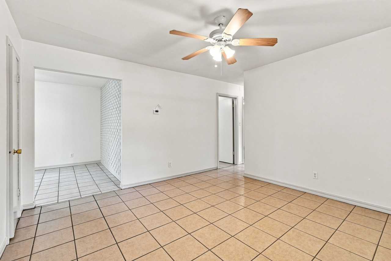 608 E Center St - Photo 3 of 23