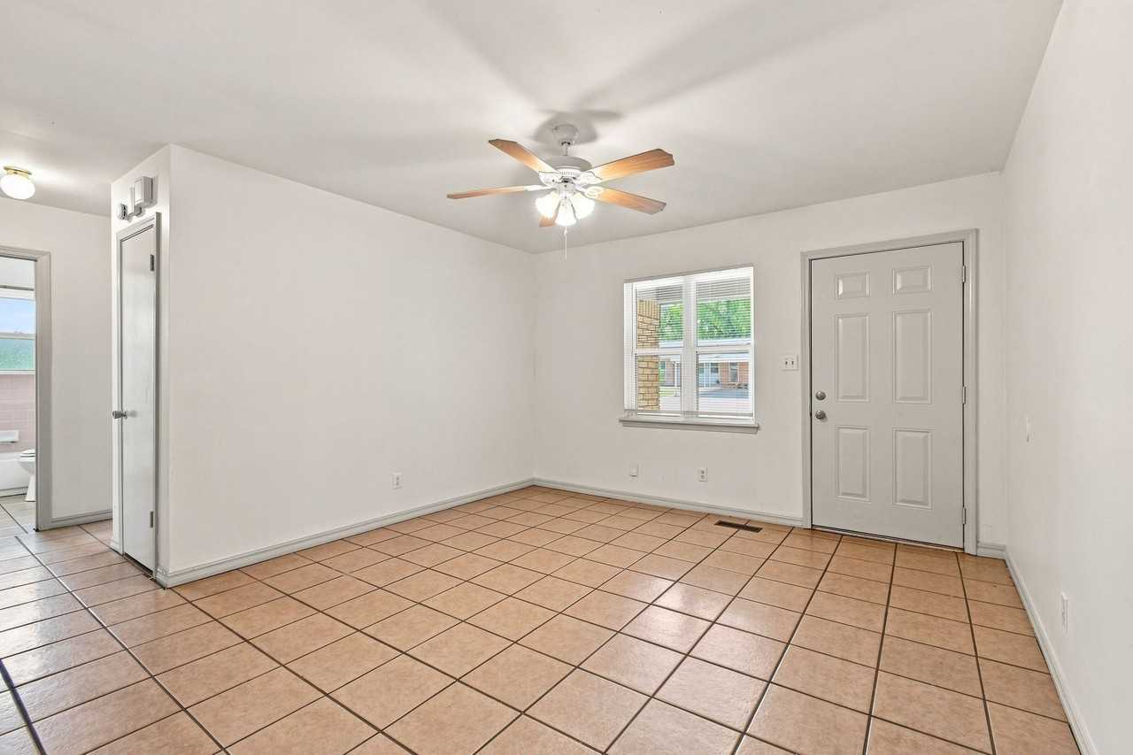 608 E Center St - Photo 4 of 23