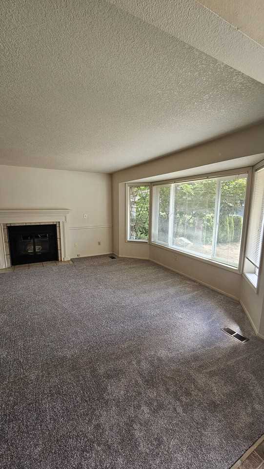 9503 166th St E - Photo 4 of 23