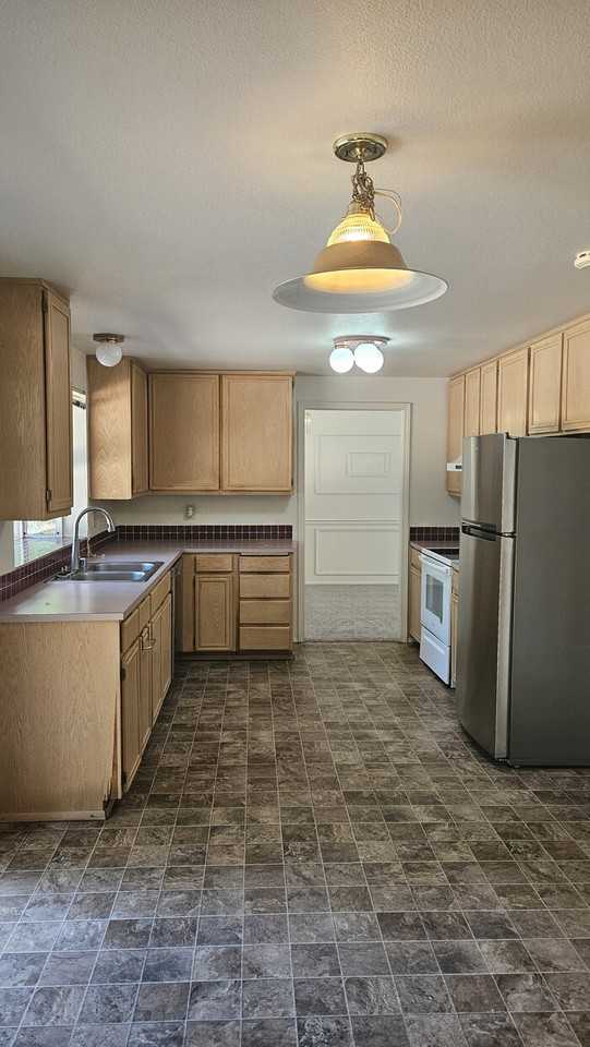 9503 166th St E - Photo 7 of 23