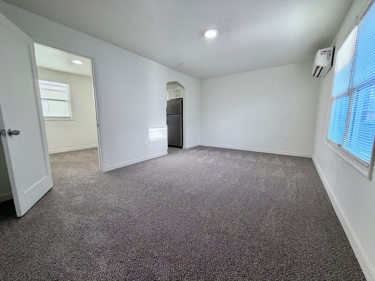 725 25th St - Photo 2 of 19