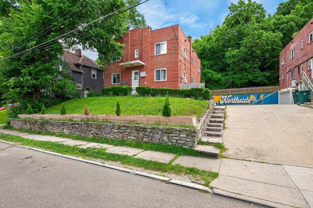 4348 Kirby Ave - Photo 4 of 9