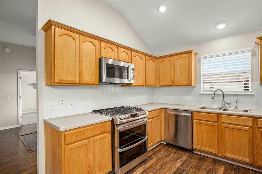 14901 Nuttall Dr - Photo 4 of 24