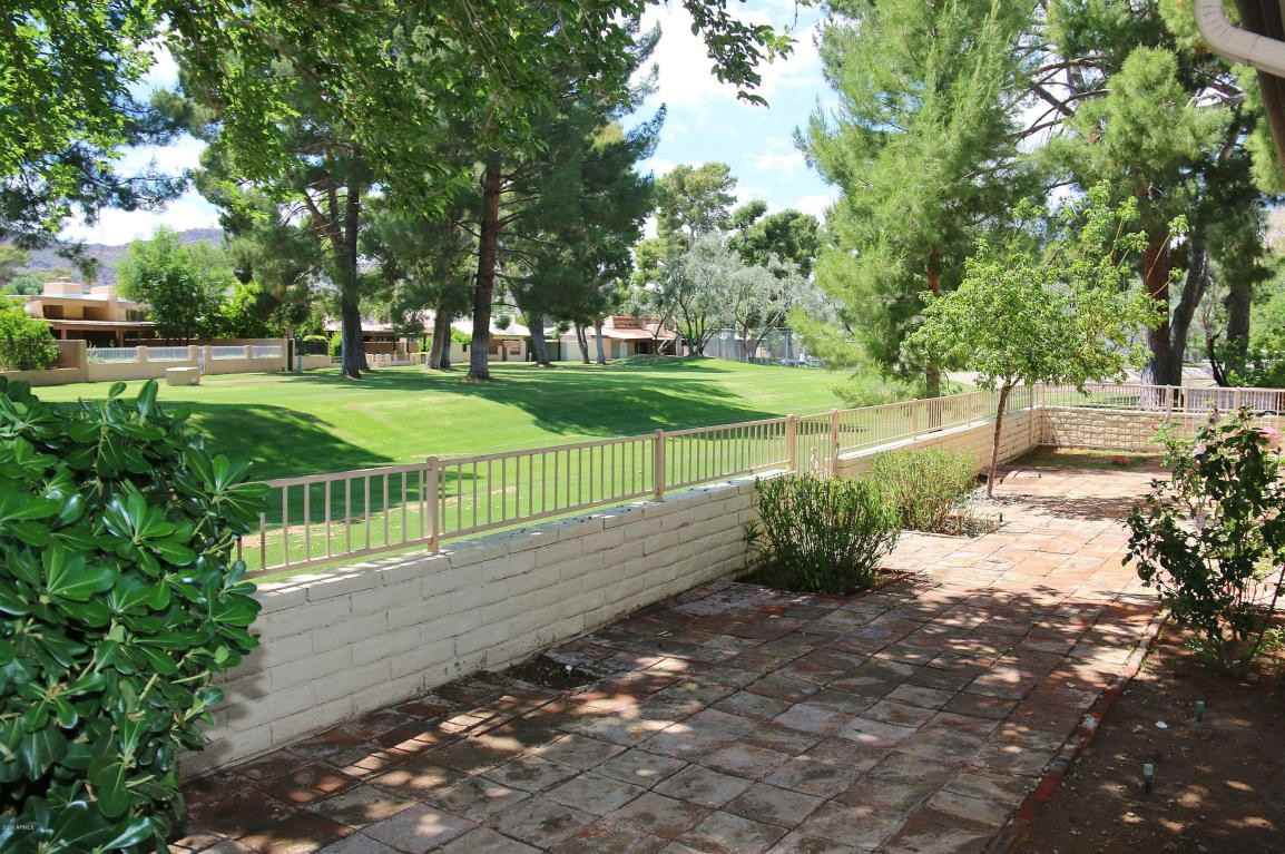 217 W Canterbury Ln - Photo 2 of 20