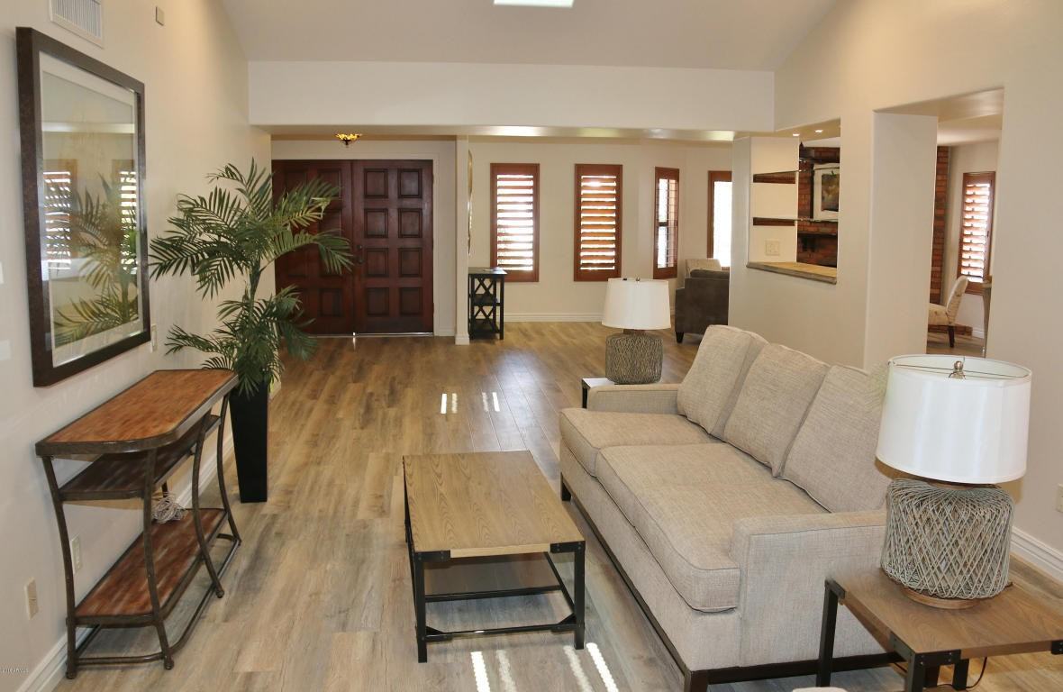 217 W Canterbury Ln - Photo 3 of 20