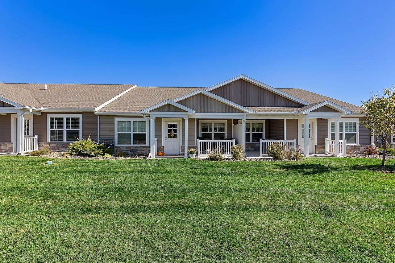 Redwood Waukee Hickman Road - Photo 2 of 25