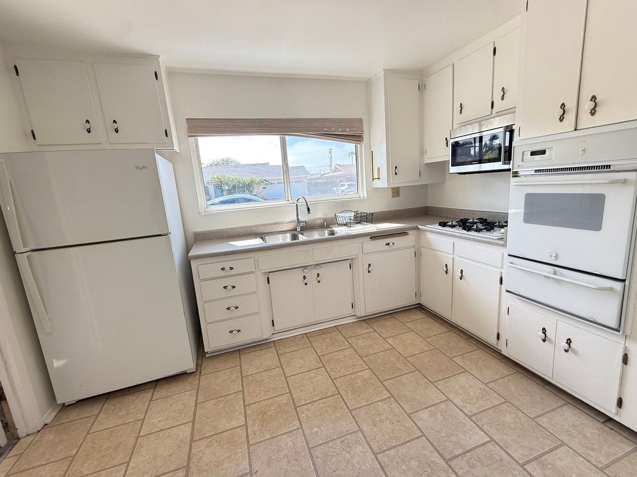 1741 Lahoud Dr - Photo 2 of 33