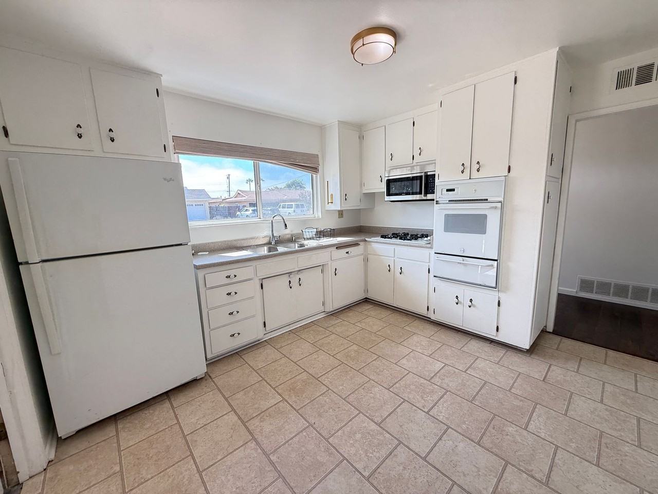 1741 Lahoud Dr - Photo 3 of 33