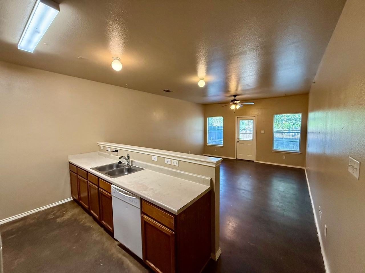 10718 Mathom Lndg - Photo 3 of 18