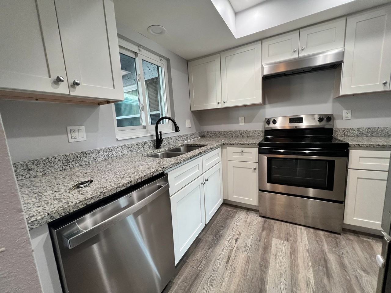 4042 Audubon Dr - Photo 4 of 39