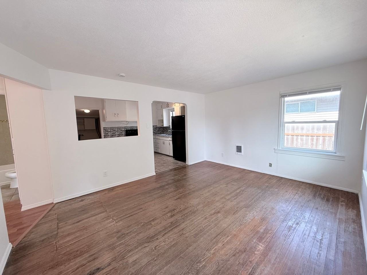619 E Nebraska Ave - Photo 2 of 27