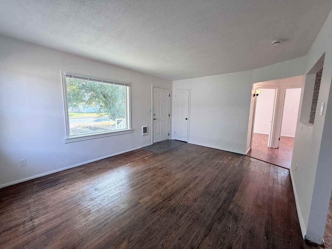 619 E Nebraska Ave - Photo 4 of 27