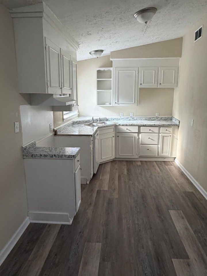 3320 Ridgeland Dr - Photo 2 of 22