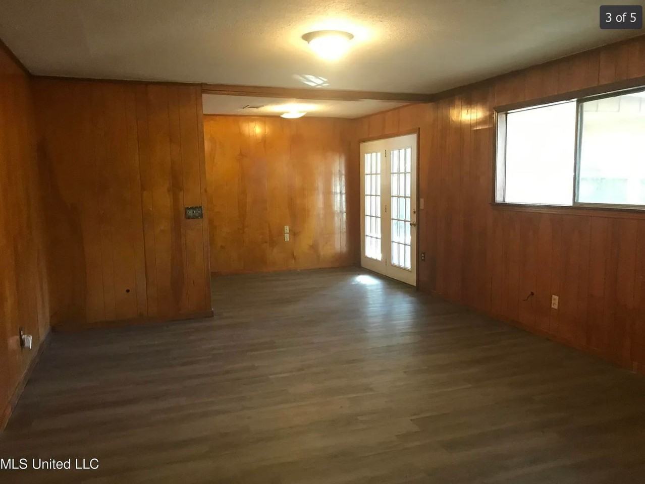 3139 Charleston Dr - Photo 5 of 13