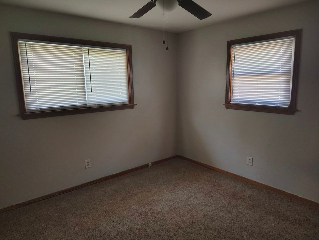 3139 Charleston Dr - Photo 6 of 13