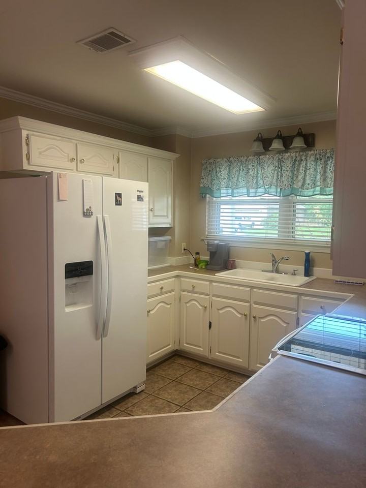 1611 Roes Rdg - Photo 5 of 12