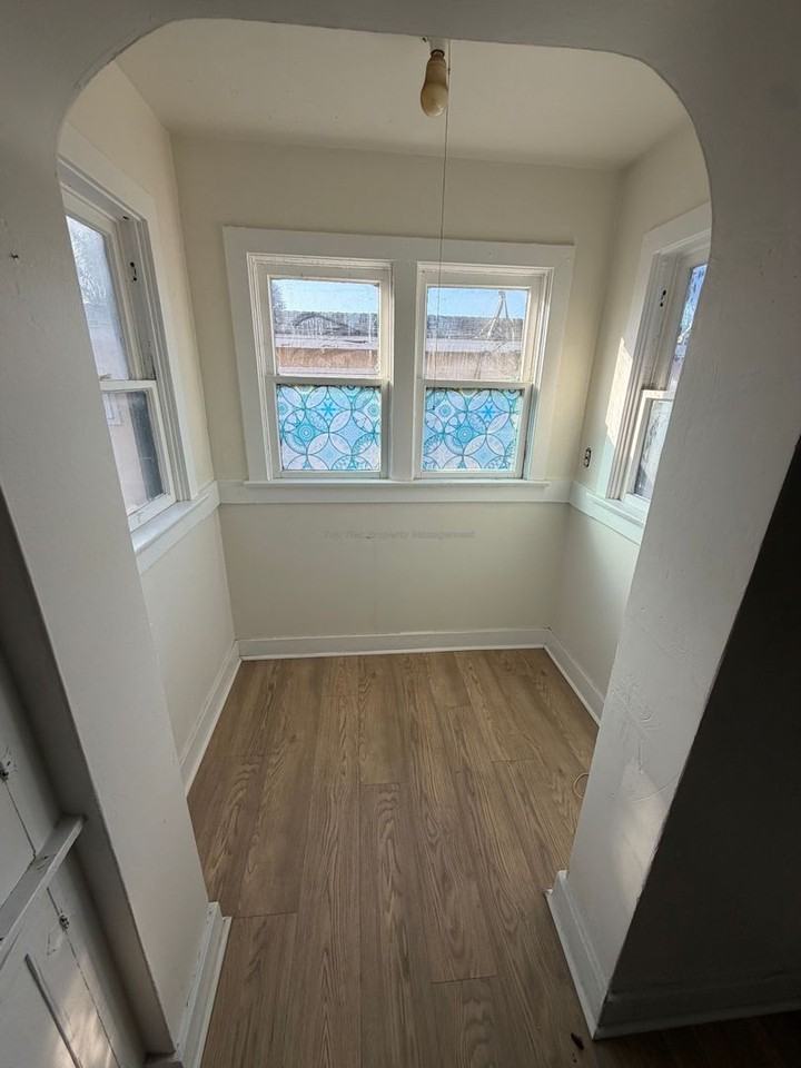 615 1/2 N Freeman St - Photo 3 of 17