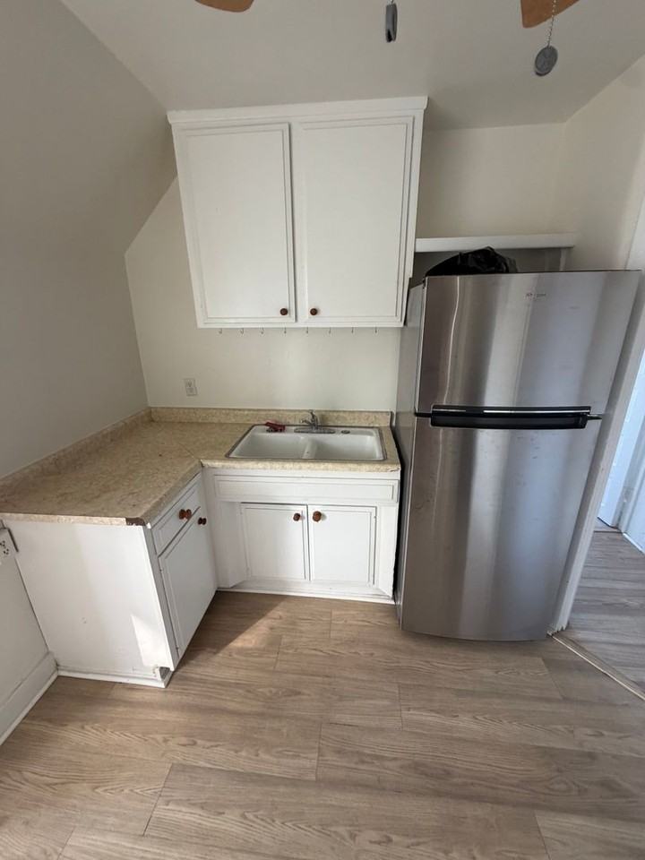 615 1/2 N Freeman St - Photo 4 of 17