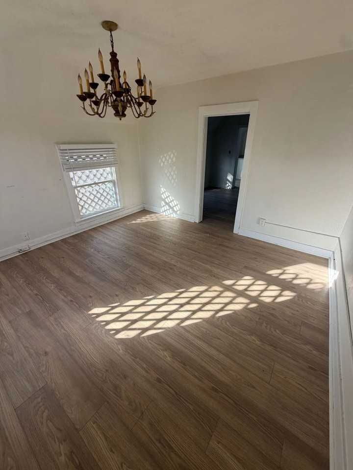 615 1/2 N Freeman St - Photo 7 of 17