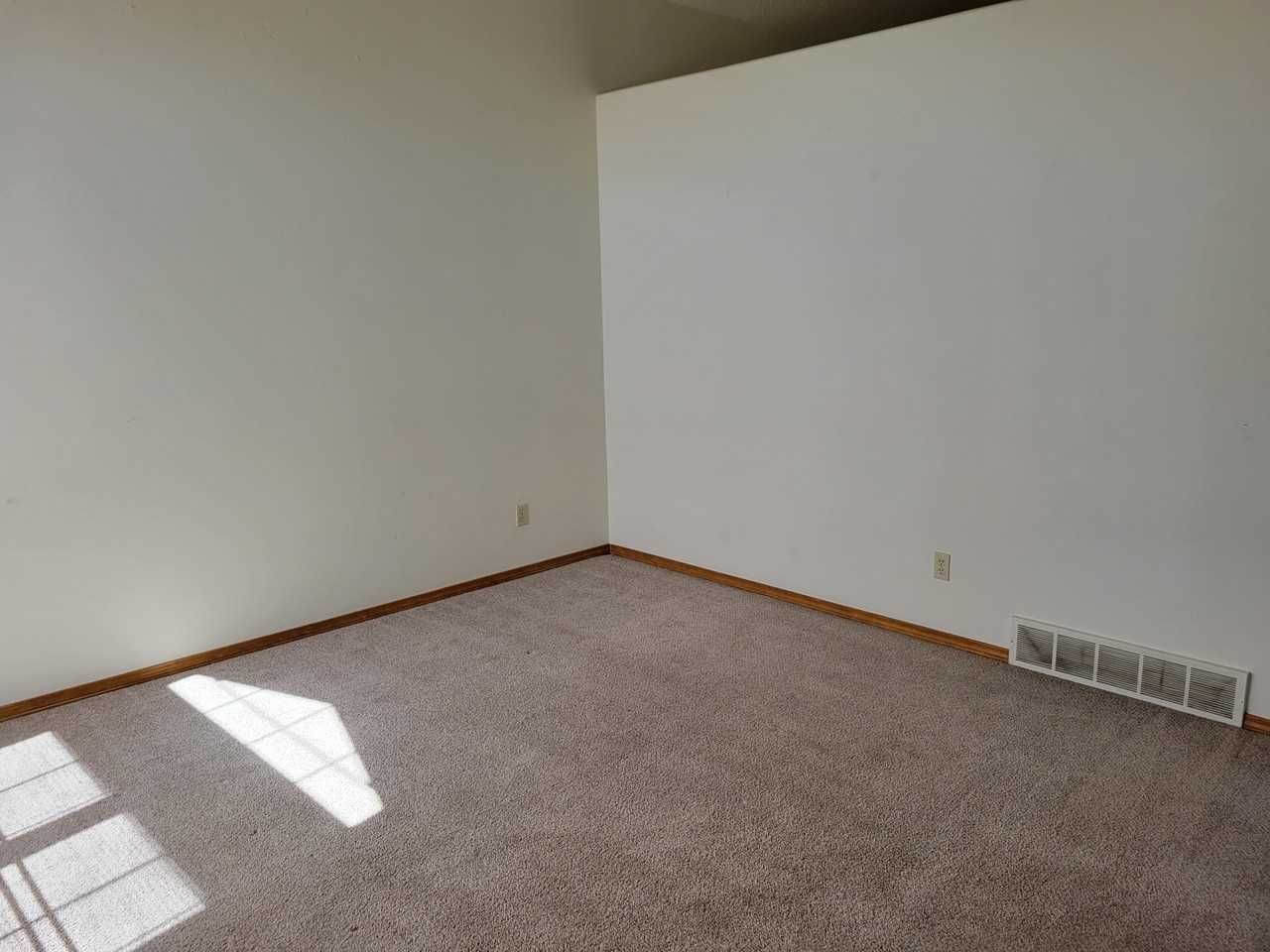 5410 Balsam Street - Photo 4 of 15