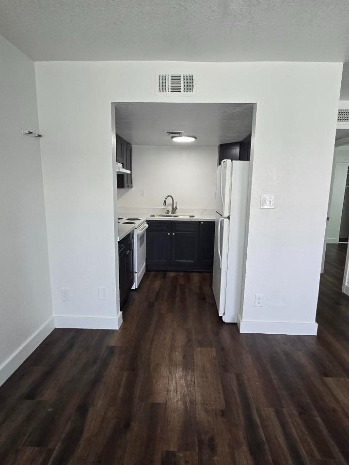 2634 N 43rd Ave #D - Photo 3 of 20