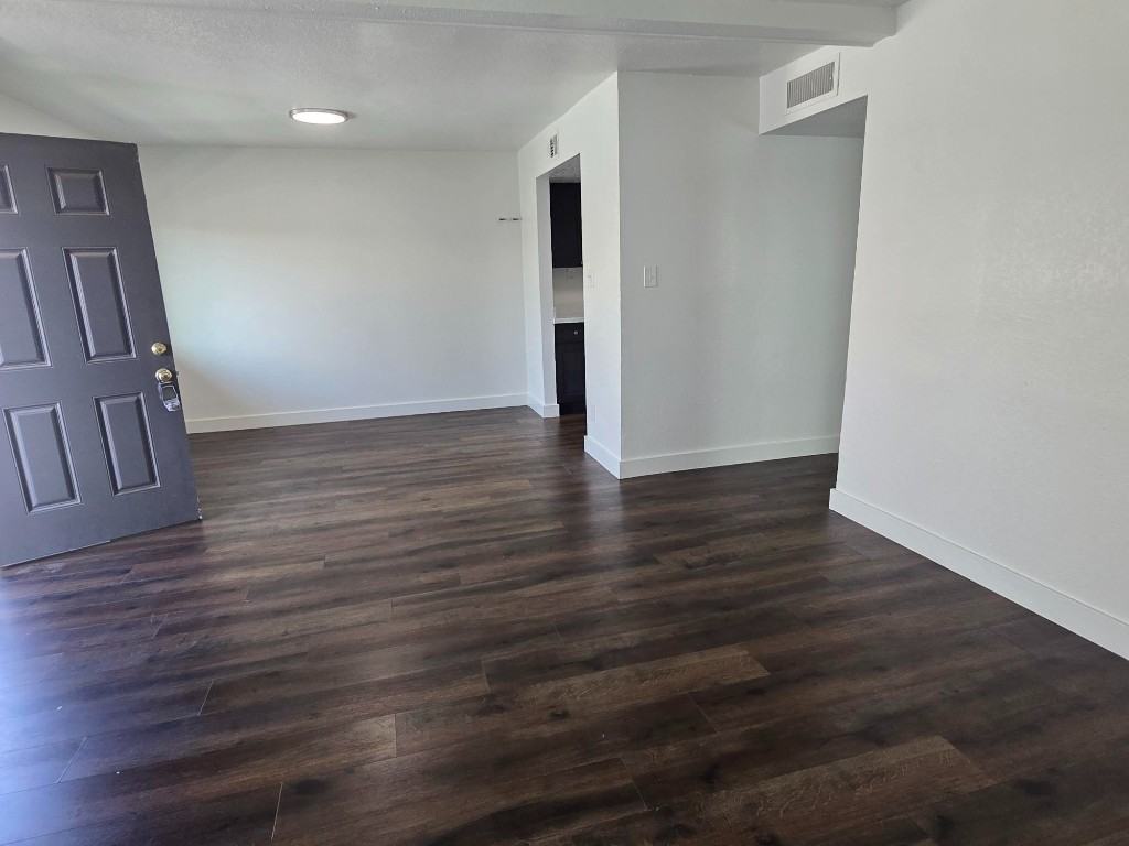 2634 N 43rd Ave #D - Photo 6 of 20