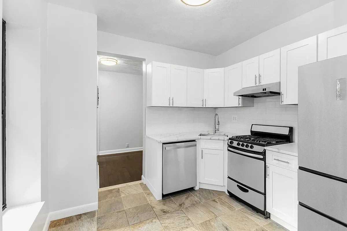 115 Perry St #1C - Photo 4 of 4