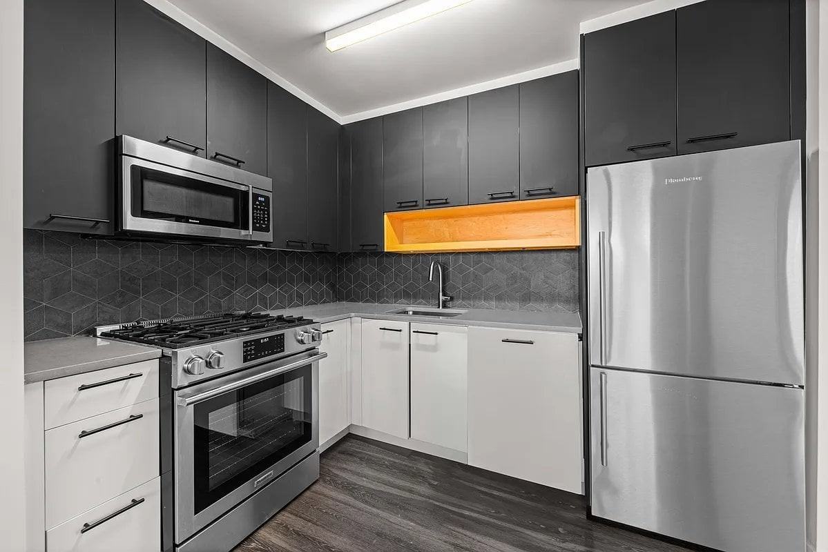 250 E Houston St #11L - Photo 4 of 6