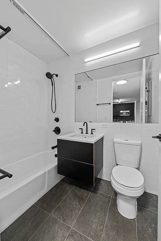 250 E Houston St #11L - Photo 6 of 6