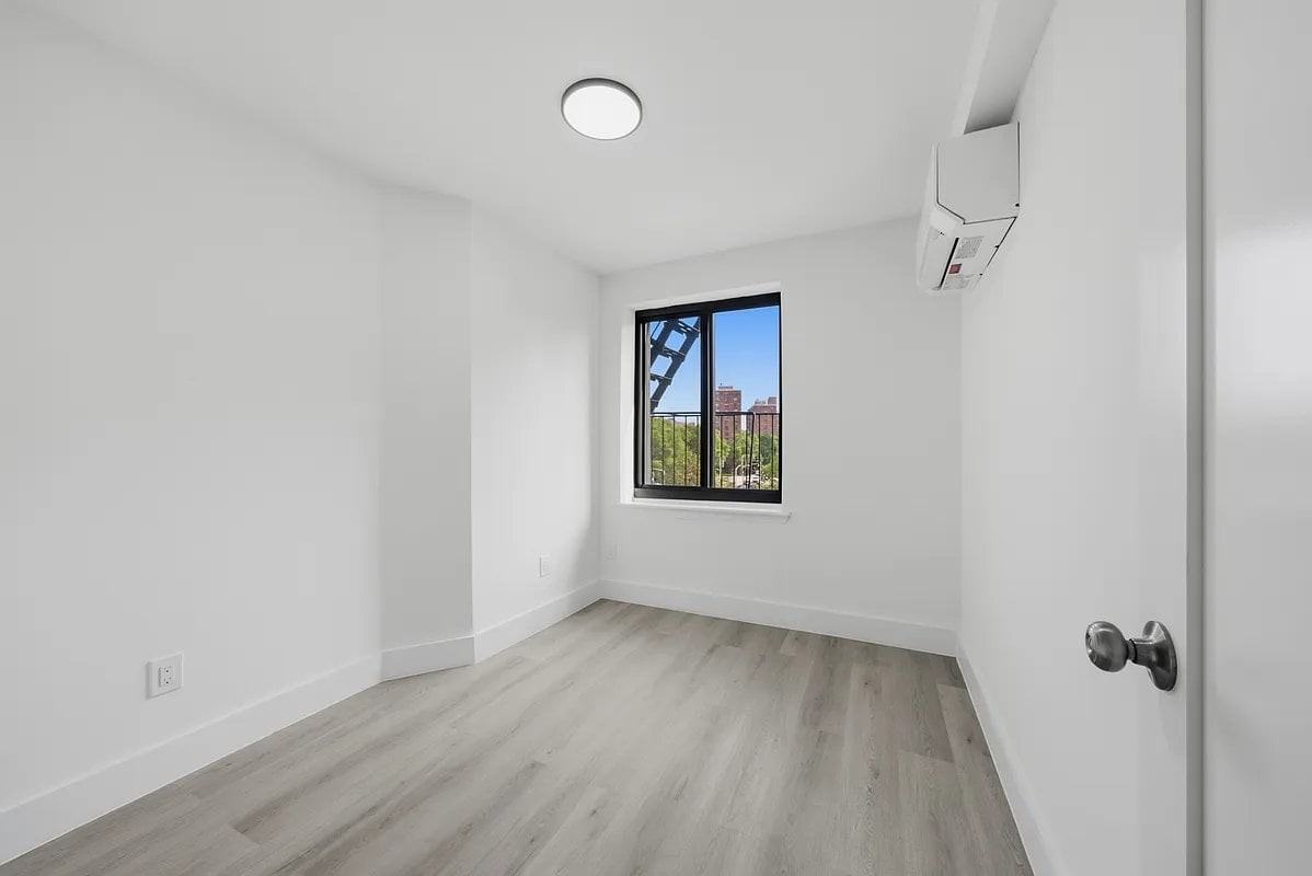 300 E 96th St #3A - Photo 2 of 7