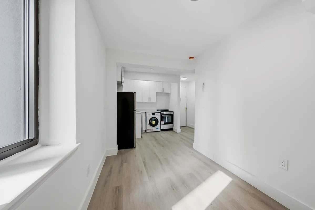 300 E 96th St #3A - Photo 3 of 7