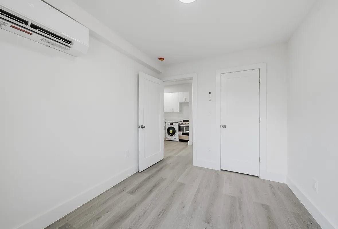 300 E 96th St #3A - Photo 5 of 7