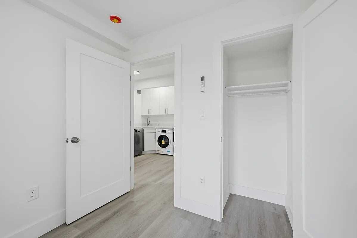 300 E 96th St #3A - Photo 6 of 7