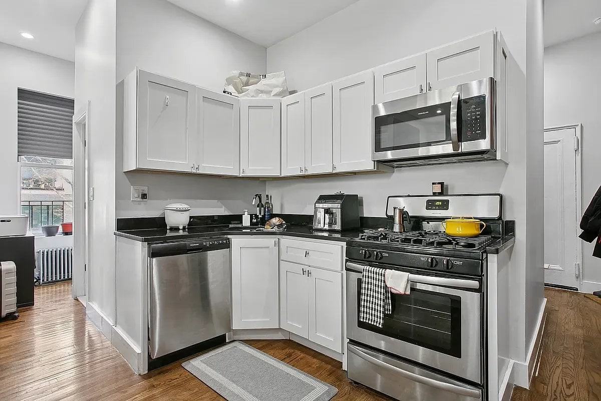258 Halsey St #1 - Photo 4 of 13