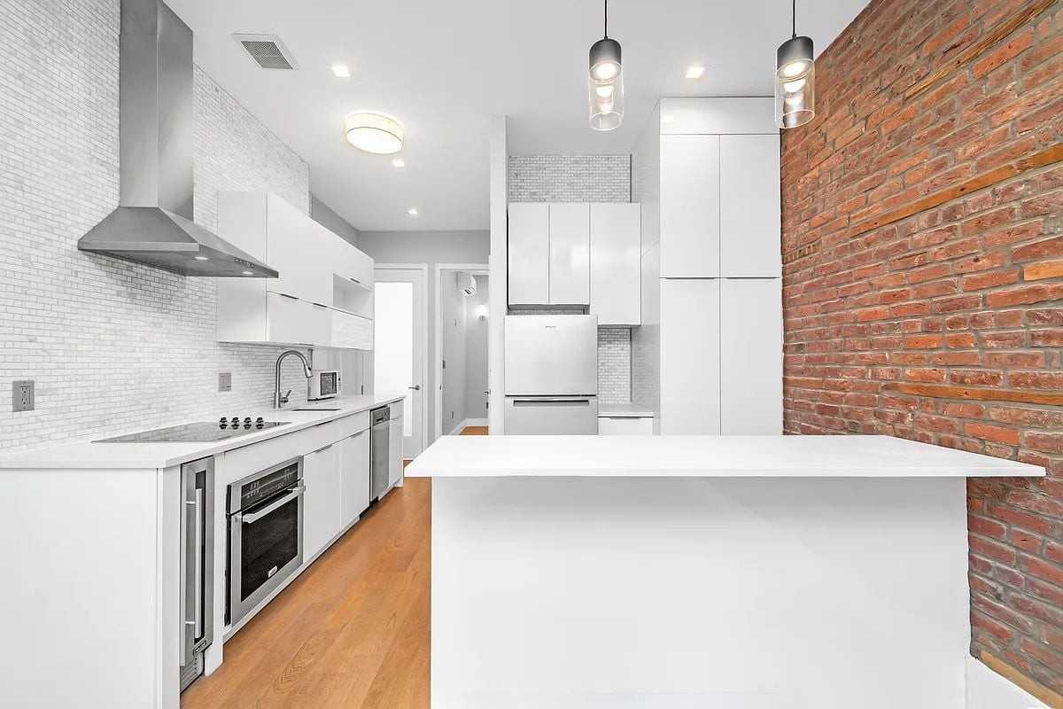 113 E 29th St #3 - Photo 2 of 9