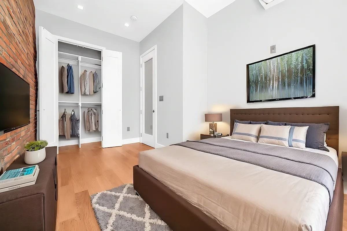 113 E 29th St #3 - Photo 3 of 9