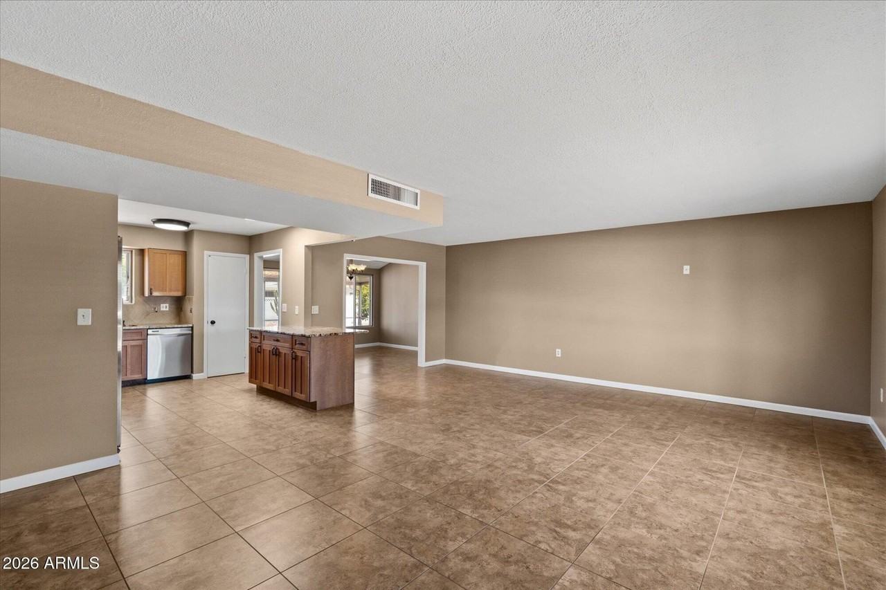 10317 W Floriade Dr - Photo 5 of 30