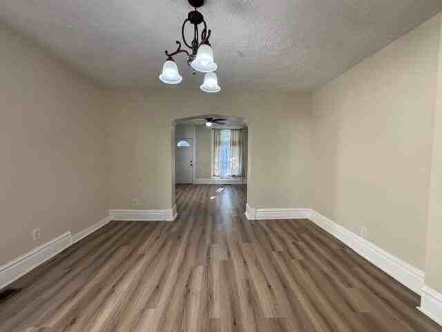 135 Martin Ave - Photo 4 of 21