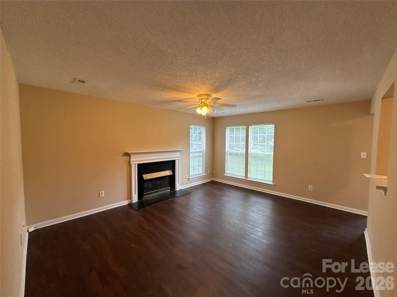 7037 Breeders Cup Cir - Photo 2 of 16