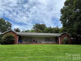 featured image of 1049 E Main St