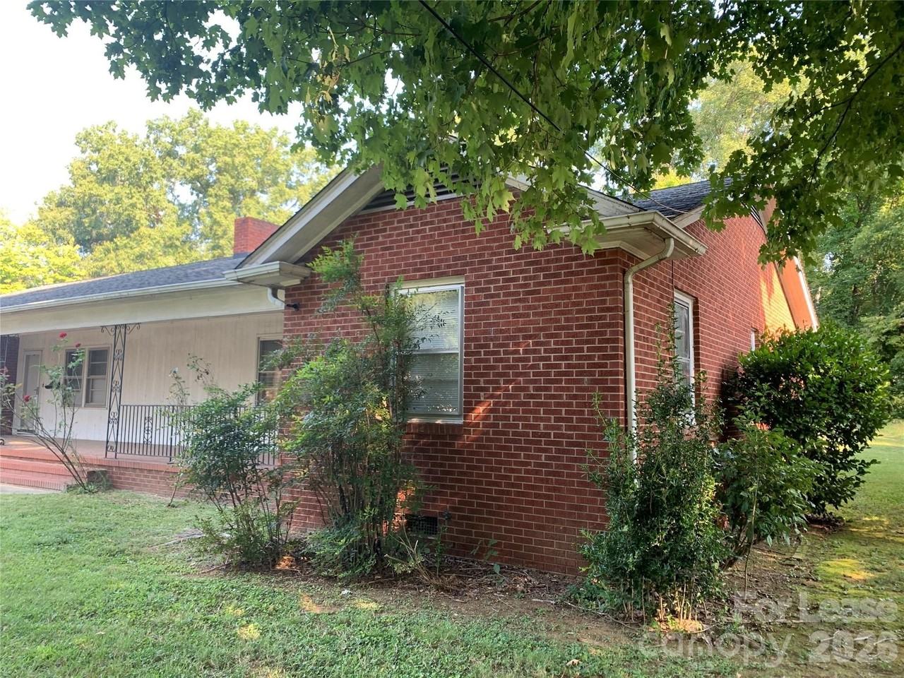 1049 E Main St - Photo 3 of 9