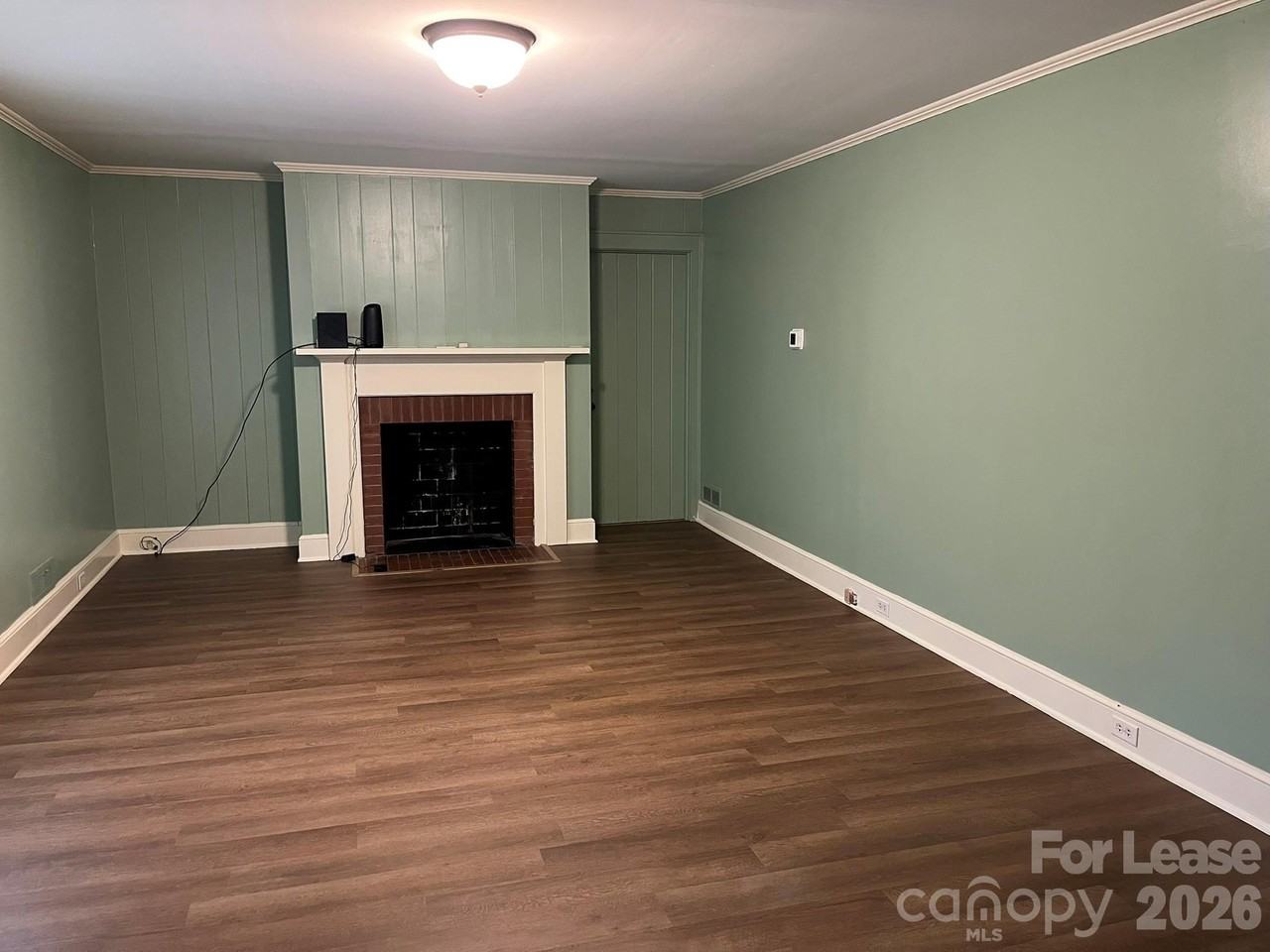 1049 E Main St - Photo 4 of 9